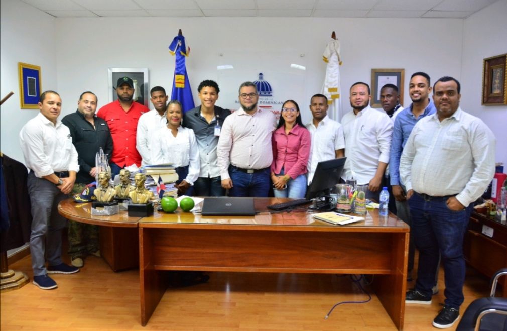 El encuentro fue realizado en el despacho del edificio del Banco Agrícola en Santo Domingo.