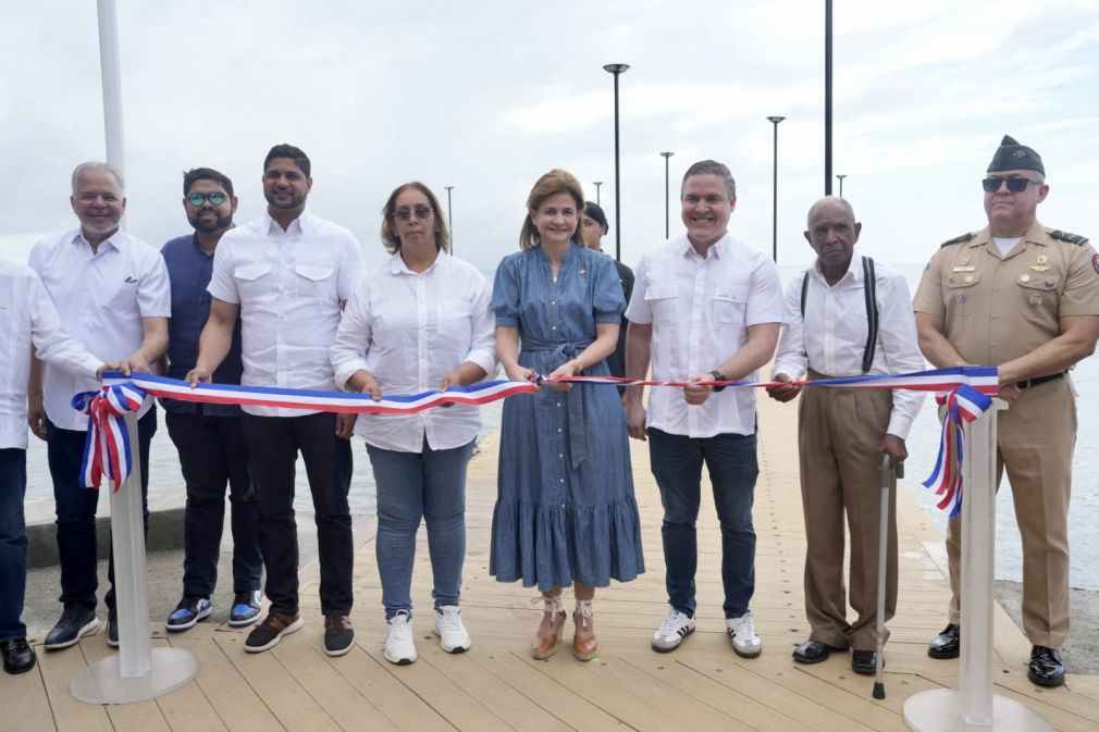 El nuevo muelle pesquero, inaugurado por la Vicepresidenta y el director de Apordom, tendrá capacidad para 45 embarcaciones y beneficiará a más de 100 familias pesqueras de Palenque. 