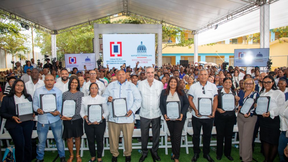 El Gobierno trabaja para entregar 10,000 títulos de propiedad en Boca Chica.