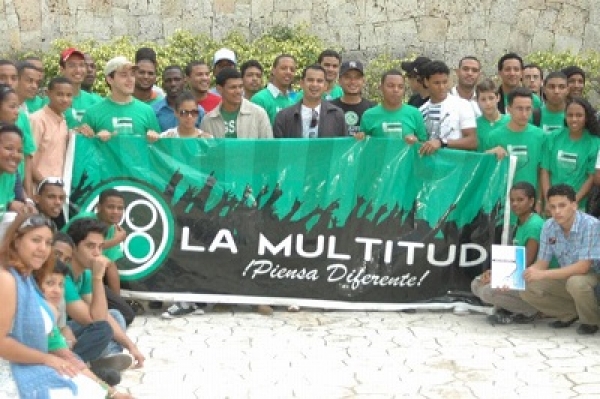 La Multitud llama a Medina a oír llamado de cambiar funcionarios