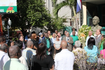 Ofrenda floral de los dirigentes del Partido de los Trabajadores Dominicanos en Ojo de Agua, provincia Hermanas Mirabal.