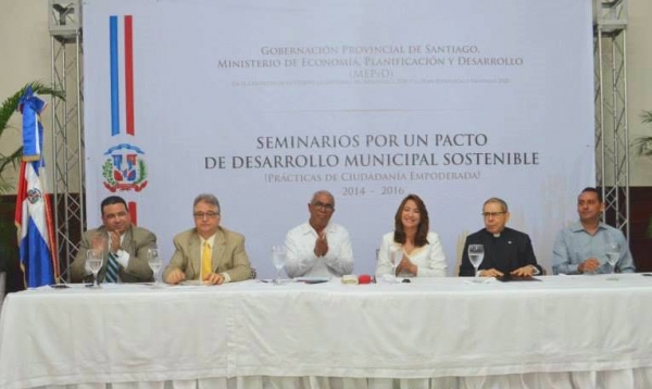 Gobernadora llama a pacto por el desarrollo de provincia Santiago