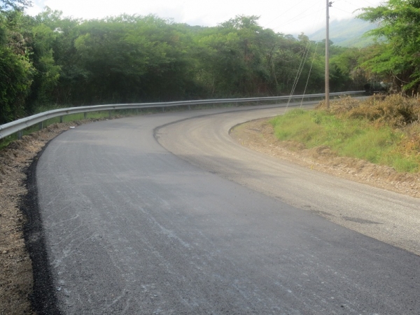 Regocijo y pánico por rehabilitación carretera Cabral-Polo