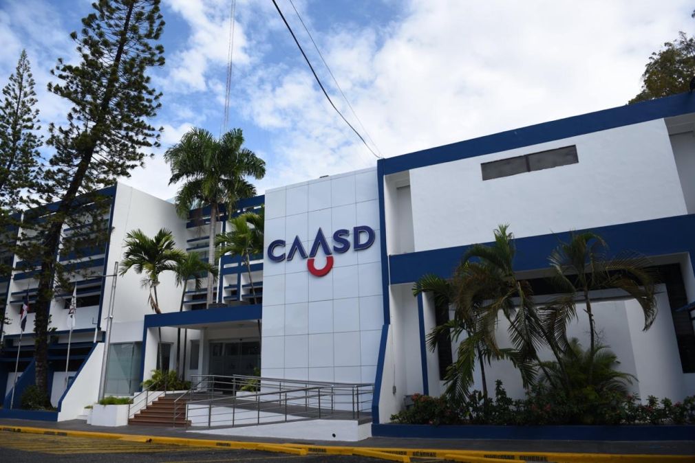 Se informó que la Caasd distribuirá agua embotellada en las diferentes salidas de la ciudad de Santo Domingo, a partir de este Jueves Santo, cuando inicia el éxodo mayor de la población hacia el interior del país.