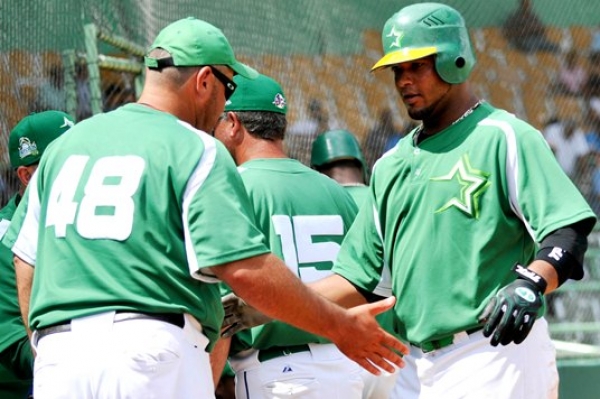 Estrellas derrotan al Escogido en juego de fogueo