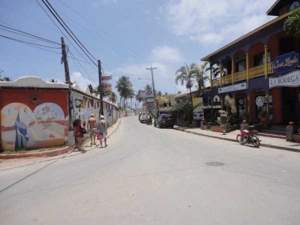 Gobernador de Samaná favorece medidas para abaratar precio de energía en zonas turísticas