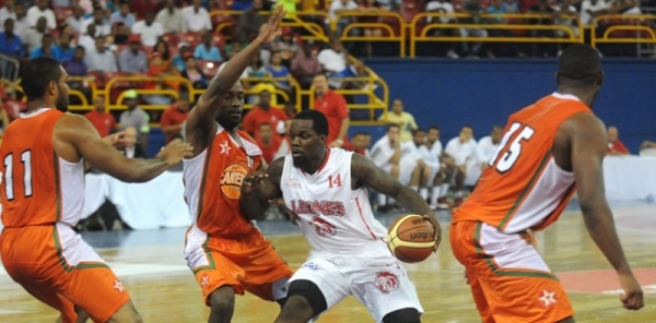Leones ganan y siguen con vida