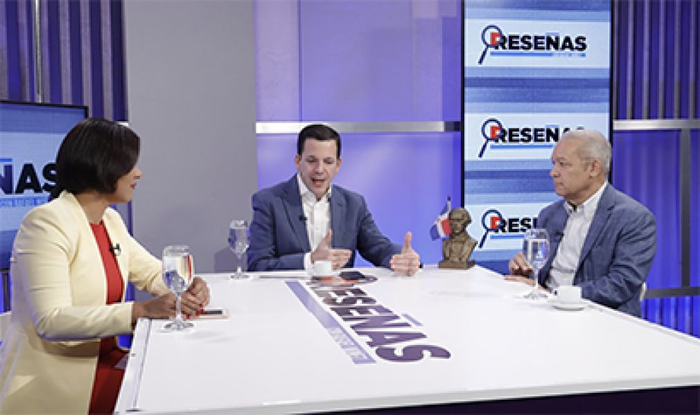 “Se están actualizando los estudios del proyecto del tren mixto de carga y pasajeros Santo Domingo-Santiago que conecta completamente el Cibao”, señaló Beras, al ser entrevistado en el programa Reseñas, que conducen los periodistas Rafael Núñez y Adelaida Martínez los sábados a las 9:00 de la noche por Entelevisión. 