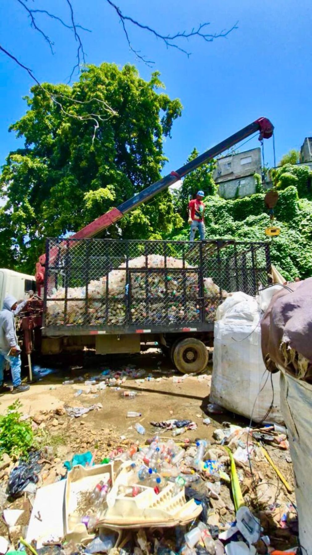 La Alcaldía de Santo Domingo Este reiteró que el Parque Fluvial La Barquita se mantiene dentro de las rutas prioritarias de saneamiento municipal, debido a su importancia ambiental y social para los sectores cercanos.