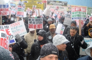 Taxistas de Nueva York llevan protesta a la Comisión de Taxi y Limusina