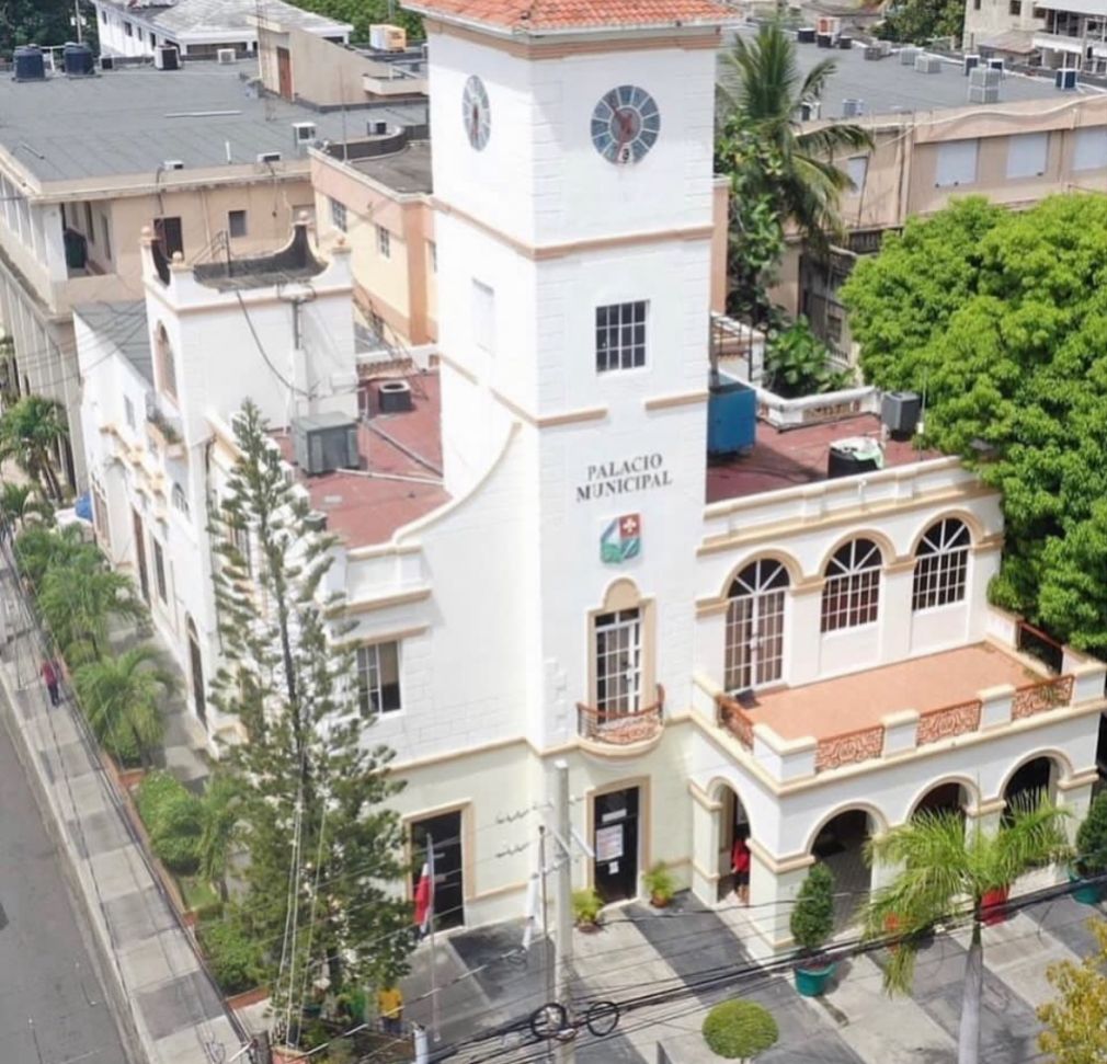 El Ayuntamiento de San Cristóbal denunció el retiro de controladores semafóricos por el INTRANT y anunció su plan de recuperación.