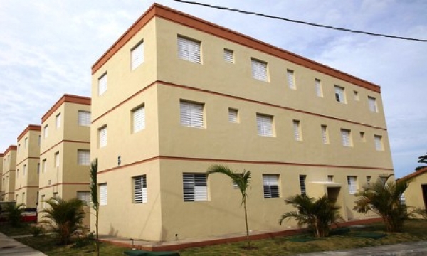 Medina entrega 124 casas en San Cristóbal