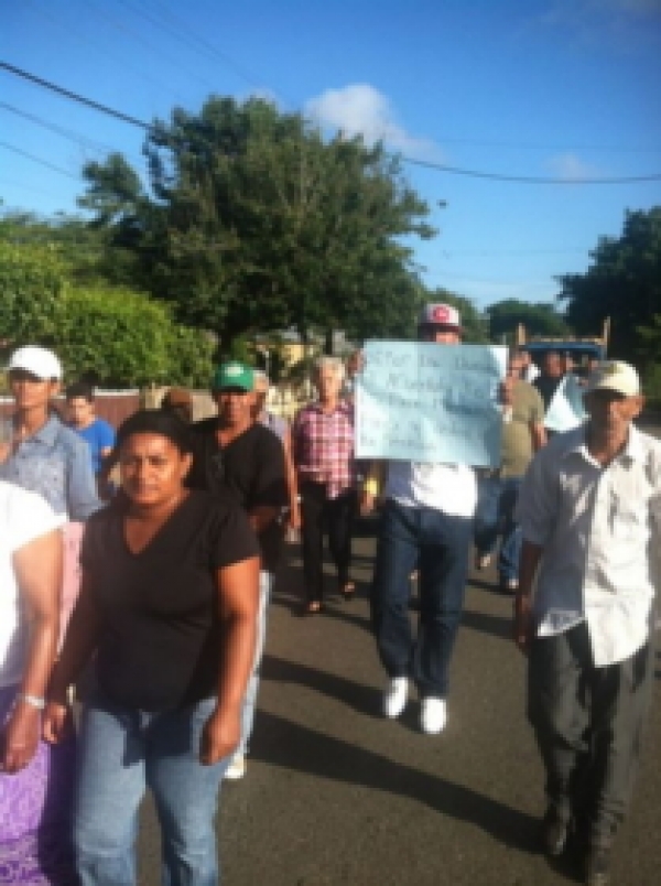 Demandan en La Cenela construcción de acueducto
