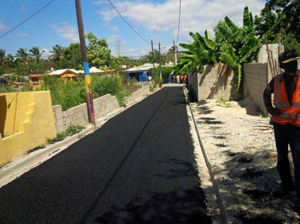 Obras Publicas continúa asfaltado municipio de Barahona: 