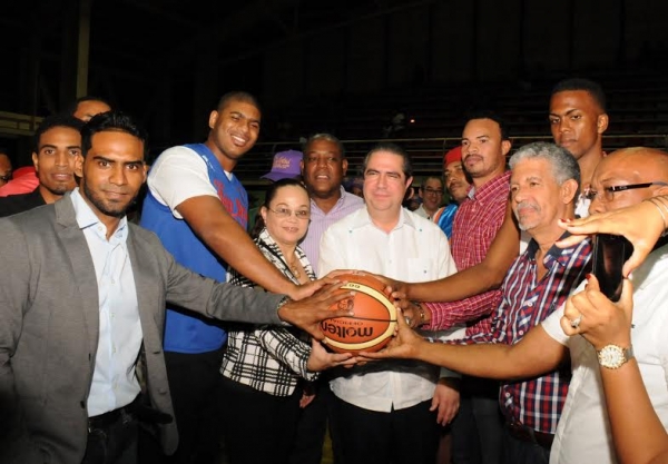 Club deportivo en Los Alcarrizos dedica torneo a ministro de turismo: 