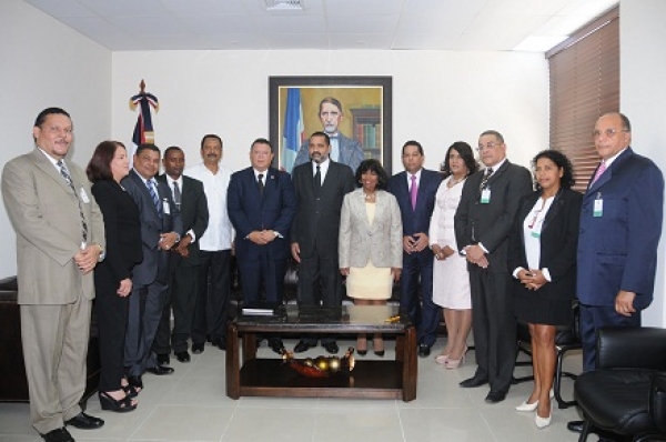 CARD realiza visita de cortesía a los jueces del TSE