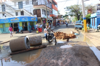 Dirigente politico denuncia obras inconclusas Santo Domingo Este crean caos:  