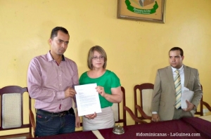 Vice alcaldesa de Cotuí renuncia por vergüenza a cobrar sueldo injustificable 