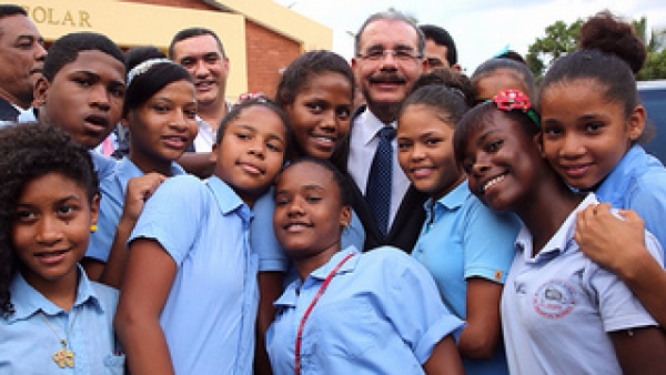 Medina inaugura otras cuatro escuelas en Santo Domingo Oeste