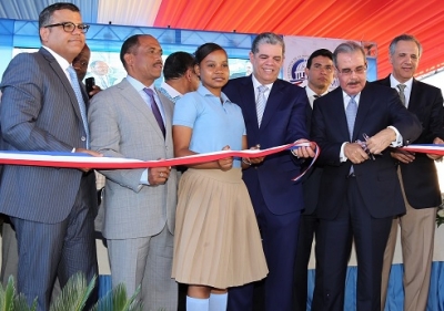 Danilo Medina entrega 50 nuevas aulas y remoza otras:  