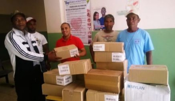 Donan medicamentos a centro de atención primaria de Las Cañita