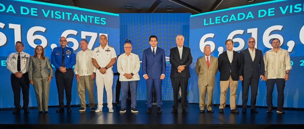 El ministro David Collado insistió en que la industria turística dominicana está en su mejor, por lo que proyecta, a final de año, la llegada de más de 12 millones de visitantes.