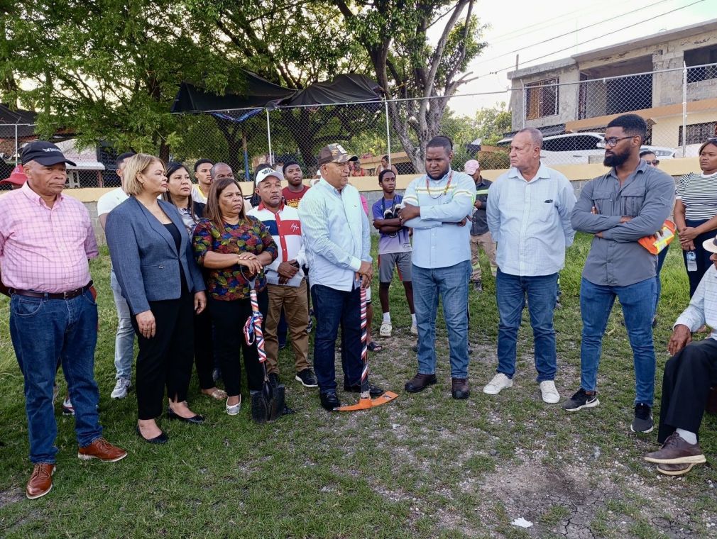 El alcalde de San Cristóbal, Nelson De la Rosa, dio estas declaraciones tras haber realizado el primer picazo de varias obras ejecutadas a través del Presupuesto Participativo.
