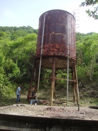 Tanque que suministra agua en municipal de Baitoa en condiciones deplorable