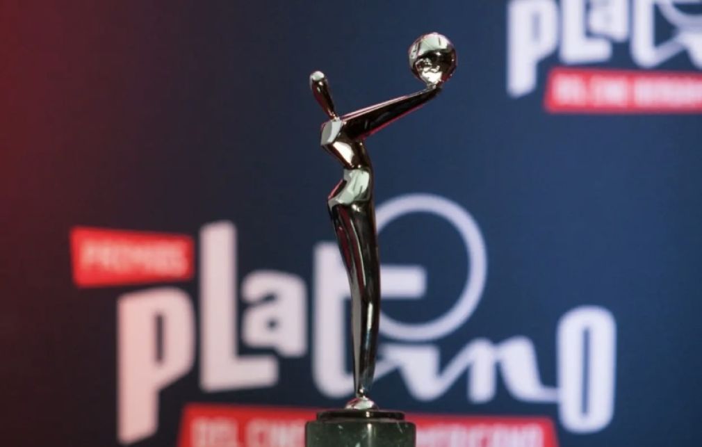 Estatuilla de los Premios Platino.