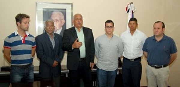 Tecnicos Sevilla Fútbol Club imparen clínicas en La Romana