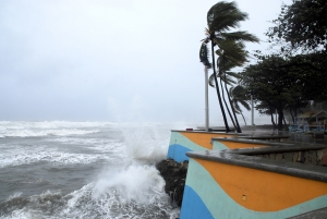 Las tormentas y huracanes impactan las costas del caribe afectando las instalaciones del Malecón de Santo Domingo.