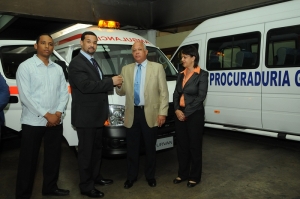 Procuraduría entrega ambulancia para penitenciaría de La Victoria