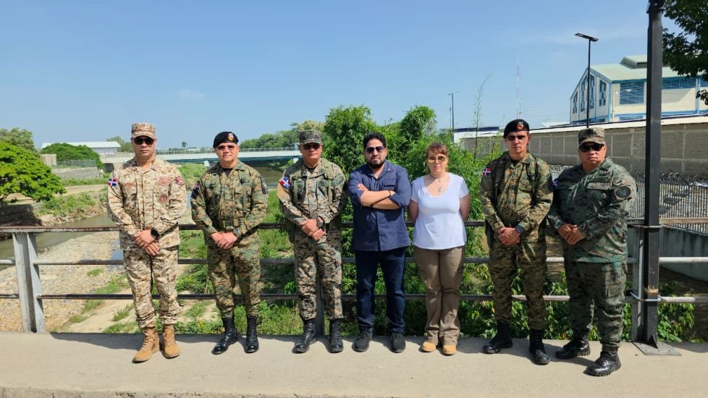 El ministro de Defensa de RD y el subsecretario de Defensa de EE.UU. recorrieron la frontera domínico-haitiana de Manzanillo a Dajabón.