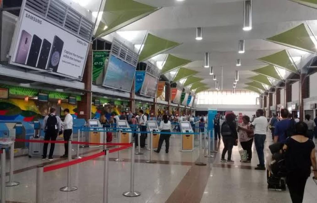 El Aeropuerto de Las Américas presentó una falla eléctrica el día de ayer pasadas las 9:00 de la mañana y fue restablecida luego de las 7:00 de la noche.