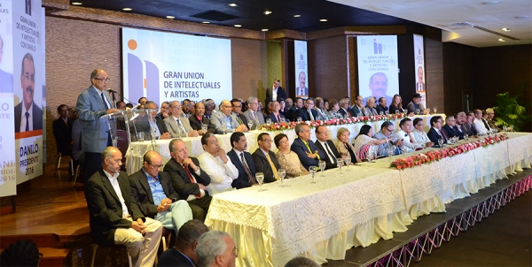Parte de los intelectuales participantes en el apoyo al presidente Danilo Medina.