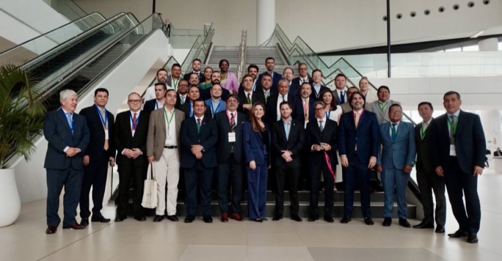 La alcaldesa Carolina Mejía viajó a Panamá para disertar en panel del CAF sobre liderazgo femenino.