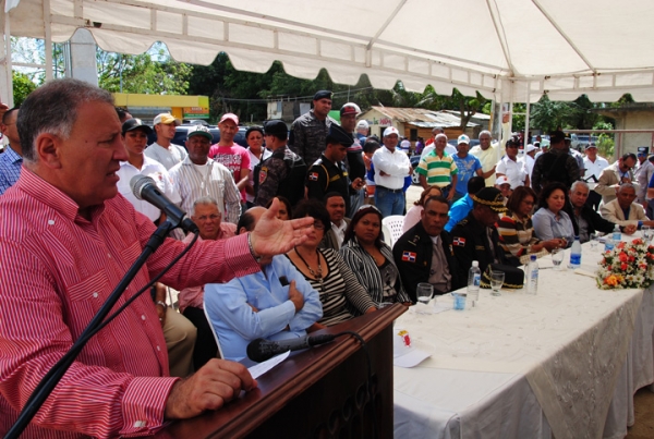 Alcalde Santiago inaugura cuartel PN y policlínica sección La Delgada