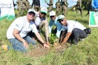 En la jornada de reforestación, además, se unieron las representaciones provinciales de Salud Pública, el Servicio Nacional de Protección Ambiental (Senpa), la Universidad Autónoma de Santo Domingo (UASD), el Club de Leones, entre otras entidades.