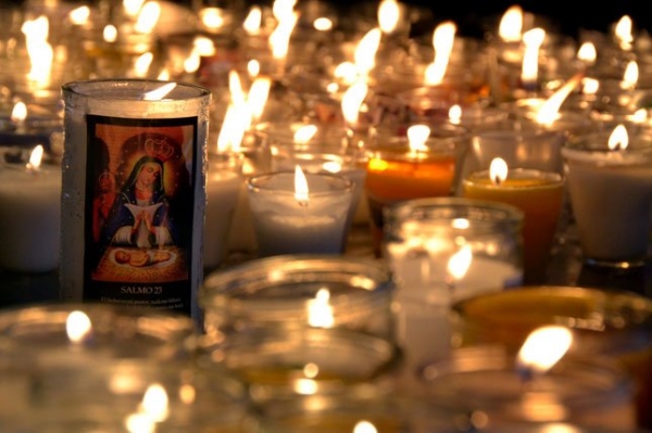 Cientos van a Loma de Cabrera a adorar a la Virgen