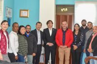 El alcalde de Constanza recibió a los representantes del Proyecto de Peras Japonesas.