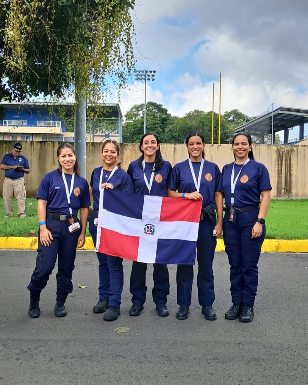 Bomberas del Distrito Nacional que participan en la competencia en Panamá.