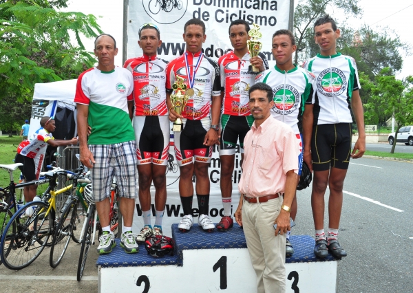 Santiago brilla en la vuelta ciclística de la Juventud
