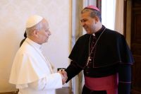 El Papa León XIV y Monseñor Morel en su primera visita oficial al Pontífice desde su designación, en octubre de 2025, como arzobispo coadjutor de la Arquidiócesis de Santo Domingo.