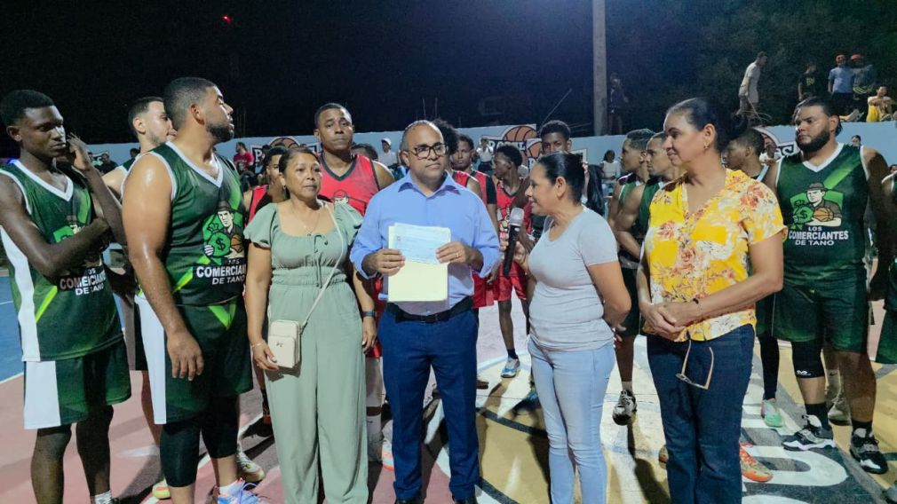Legislador se comprometió seguir apoyando actividades deportivas en su provincia.