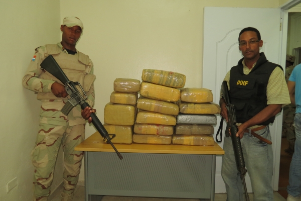 DOINF y Cesfront decomisan cargamento de marihuana procedente de Haití