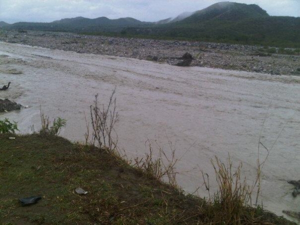 El río Las Cuevas se ha desbordado en Padre Las Casas 