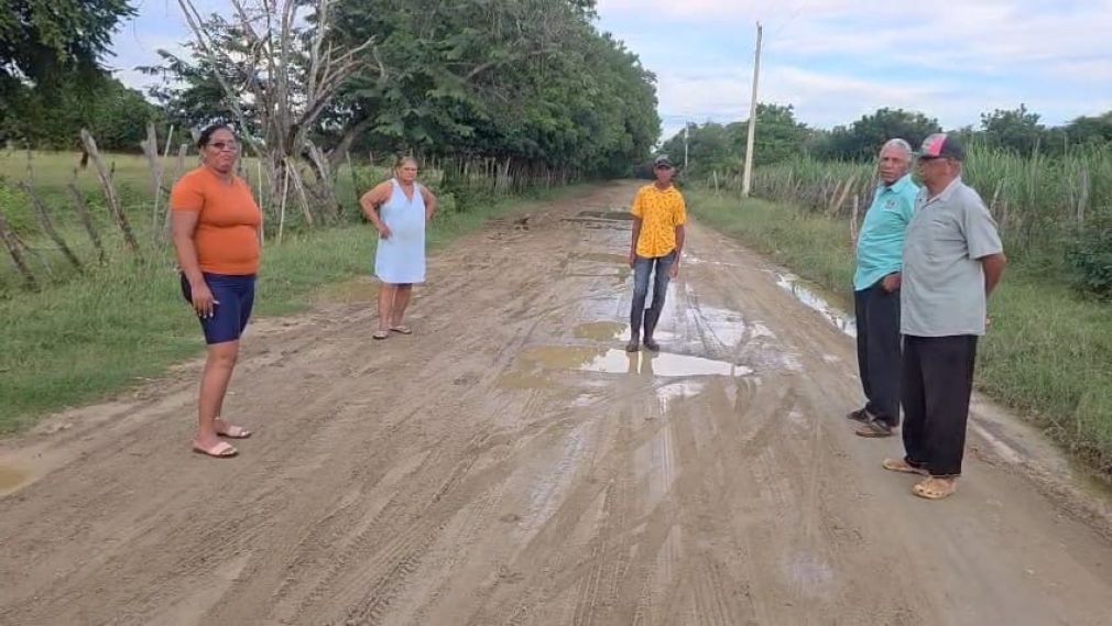Continúan reclamos por mala condición de carretera que conecta unas 10 comunidades en Dajabón.