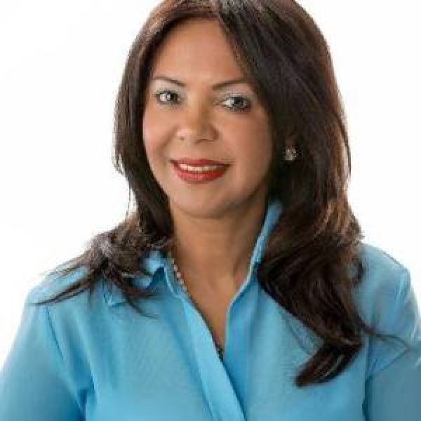 Candidata a diputada ultramar anuncia fiestas madres dominicanas: 