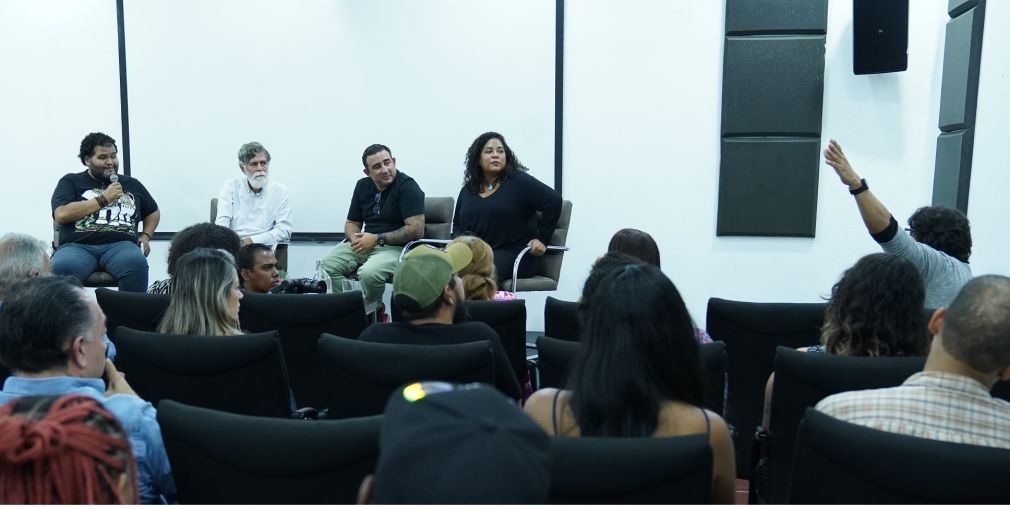 El panel integrado por Kin Sánchez, Milton Cordero y Rossy Díaz, moderador por Alexei Tellerías, reconstruyen origen y principales hitos y exponentes del género.