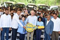 MINERD entrega 36 autobuses para municipios Santa Cruz y Miches.